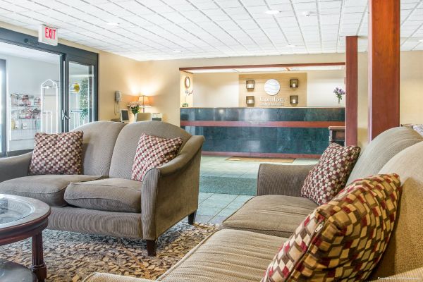 Comfort Inn & Suites Maumee - Toledo (I80-90)